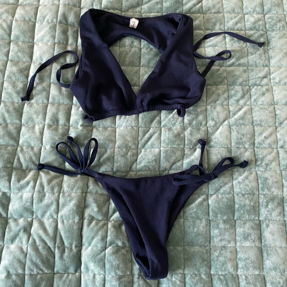 NWOT Navy halter bikini size small